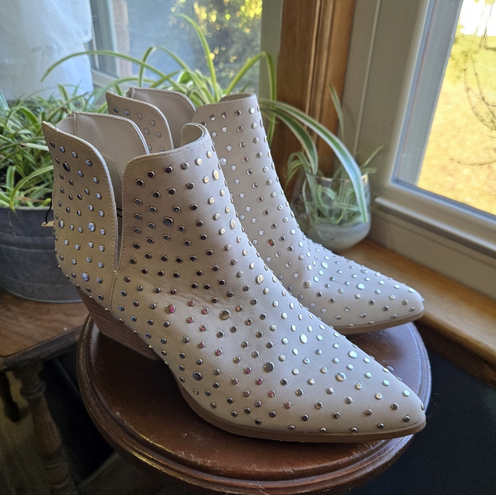 Alter'd State Studded Cream Ankle Boots sz 9 - Picture 2 of 5